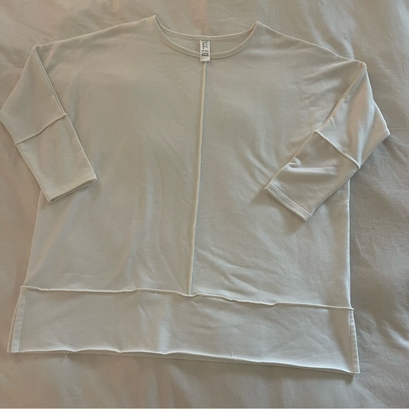SPANX Woman’s Pullover Lounge Sweater Top - Picture 1 of 7